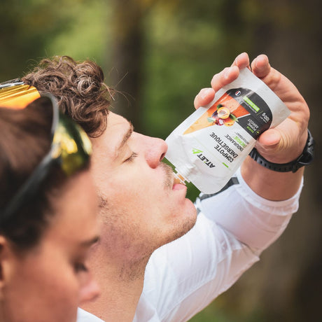Compote énergétique vs boisson d’effort : comment les combiner ?